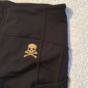 Lululemon capri black leggings gold New York with mesh